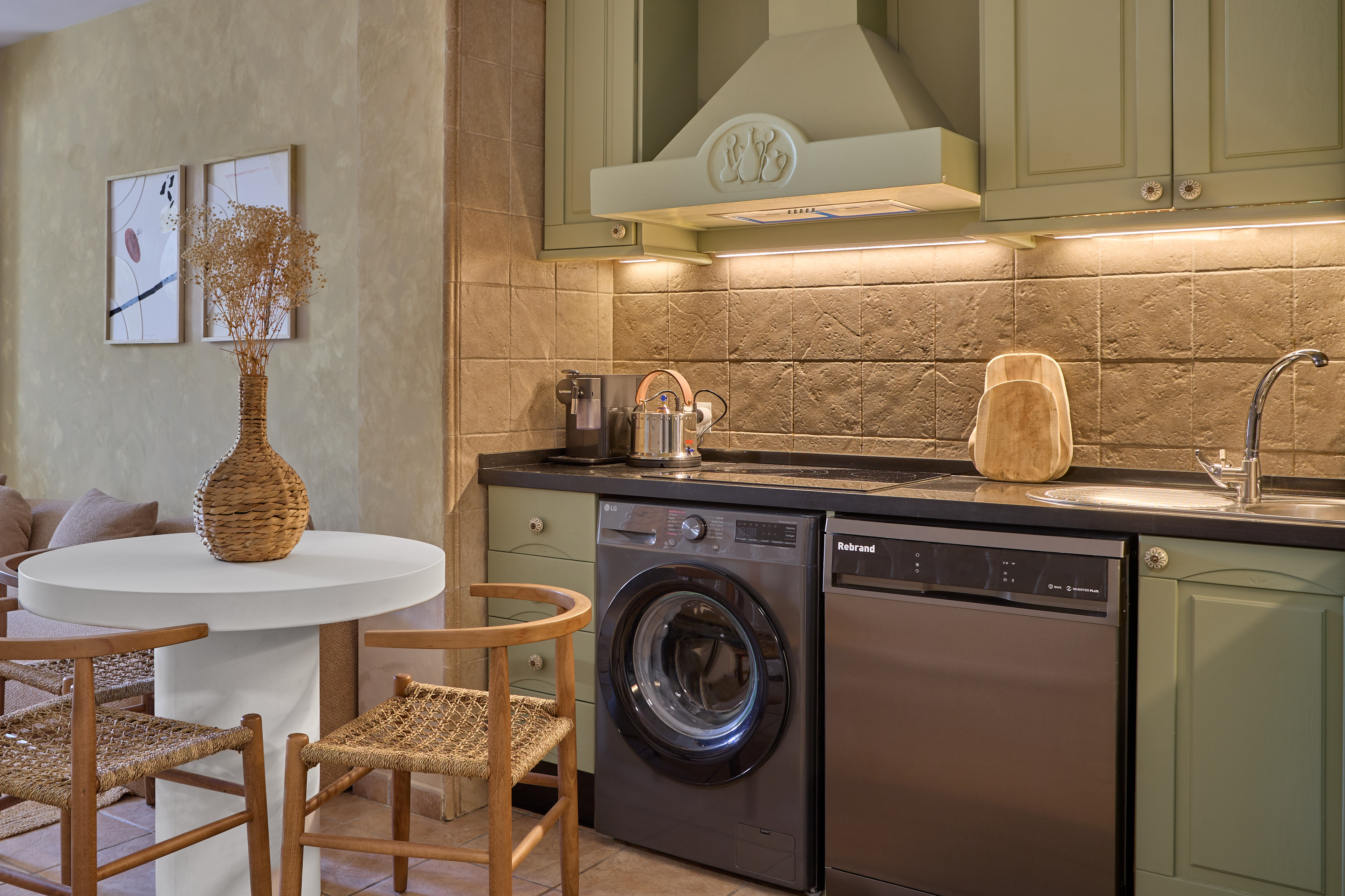 Warm kitchen detail inside the Casa Wanda apartment