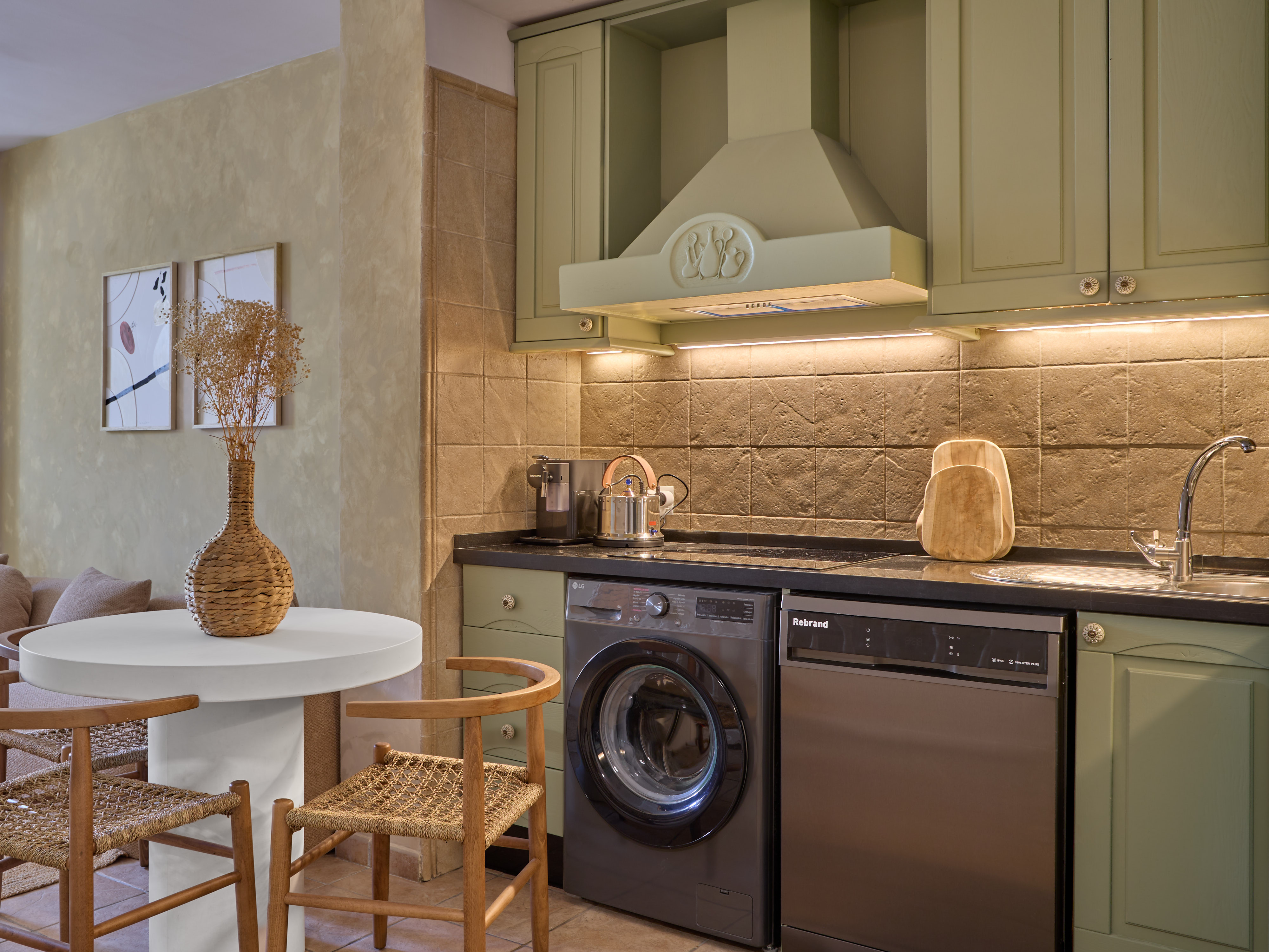 Warm kitchen detail inside the Casa Wanda apartment